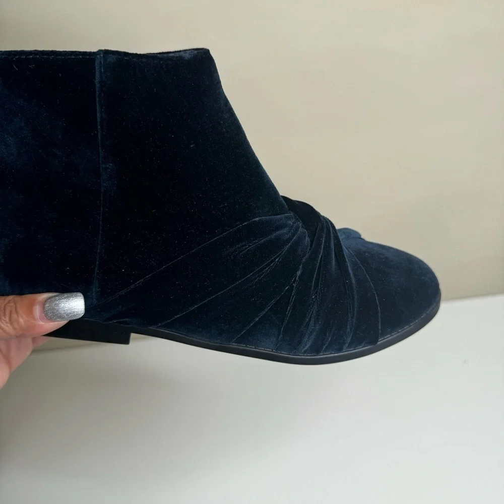 Zara Girls Velvet Navy Blue Ankle zip up Booties